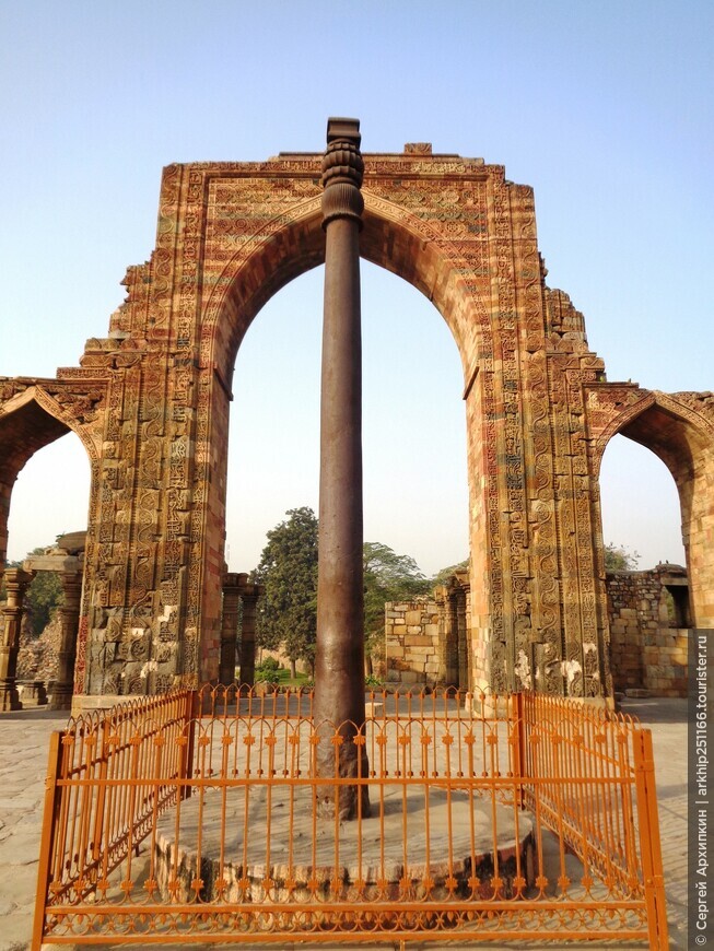 Мусульманский комплекс Кутаб-Минар (12 века) в Дели — объект Всемирного наследия ЮНЕСКО