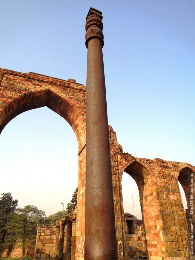 Легендарная железная колонна (5 века) в Дели