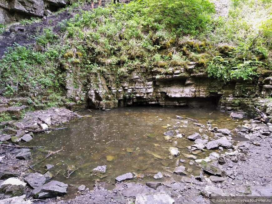 Скалы реки Ай, водопады без воды и старейшая ГЭС 
