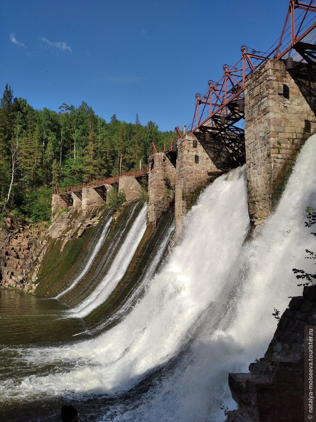 Скалы реки Ай, водопады без воды и старейшая ГЭС 