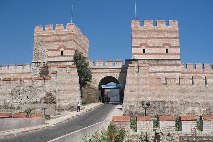 Ворота Ксилокерк (греческое название), или Белградские (турецкое название).