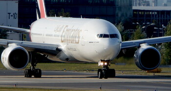 Самолёт Emirates загорелся в аэропорту Петербурга  