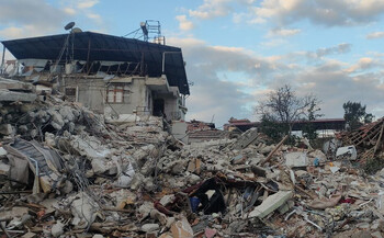Группа из 39 россиян вернулась в РФ из зоны землетрясения в Турции