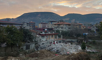 В Турции после землетрясения появился гигантский разлом (ВИДЕО)