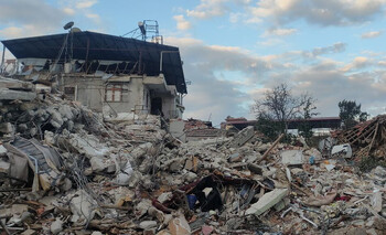 Семья из Москвы оказалась под завалами в турецком городе Хатай 
