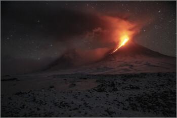 На Камчатке вулкан Шивелуч выбросил пепел на высоту 4000 метров