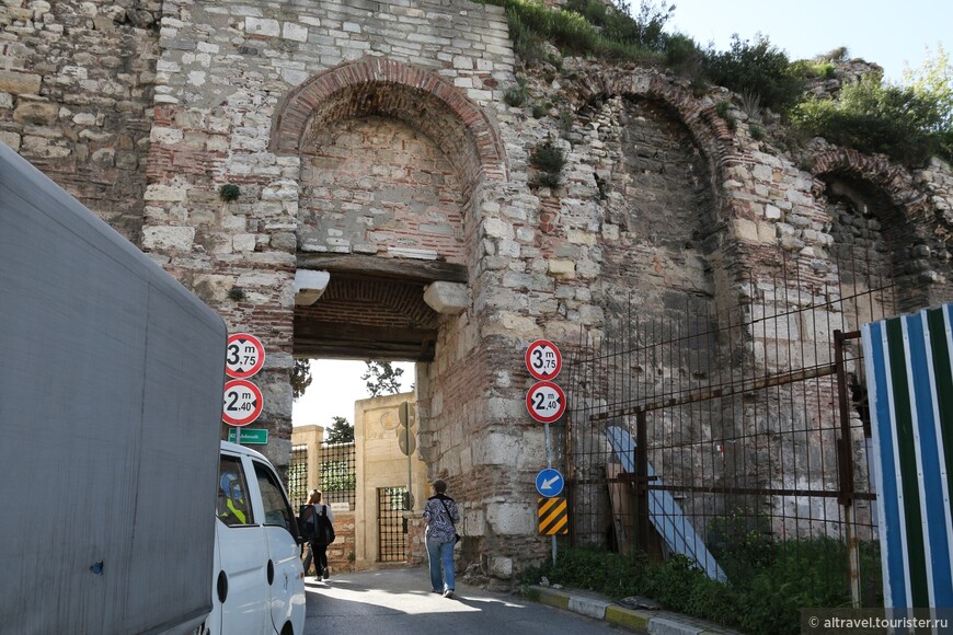 Калигарийские ворота.