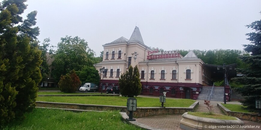  Здание железнодорожного вокзала 