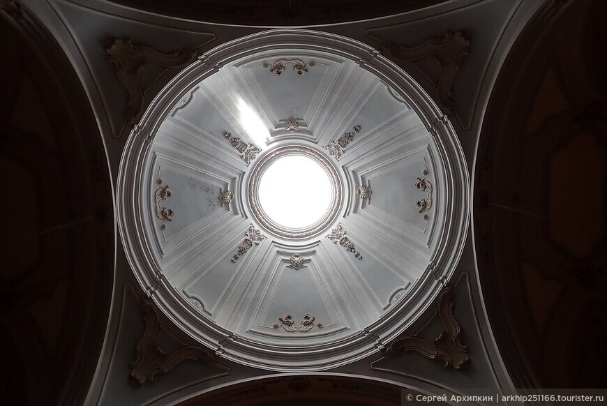 Средневековый Кафедральный собор в Фодже-на юге Италии