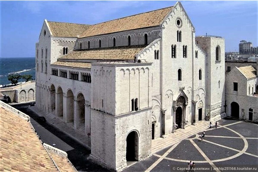 Самостоятельно в Бари — в главный религиозный центр Юга Италии .