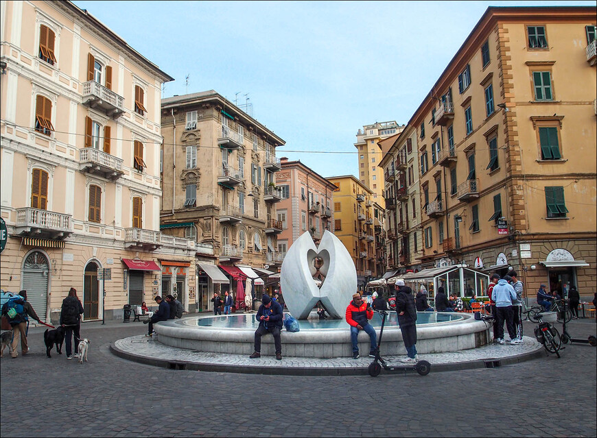 Piazza Garibaldi, Fontana del Dialogo