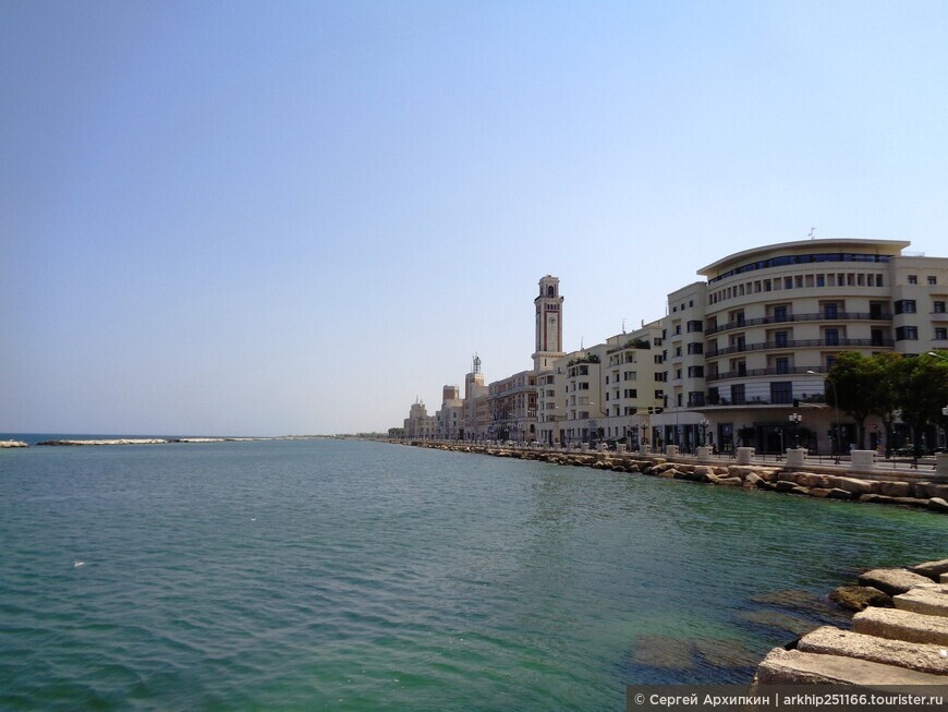 Морская городская набережная Мюрата в Бари — самая длинная в Италии