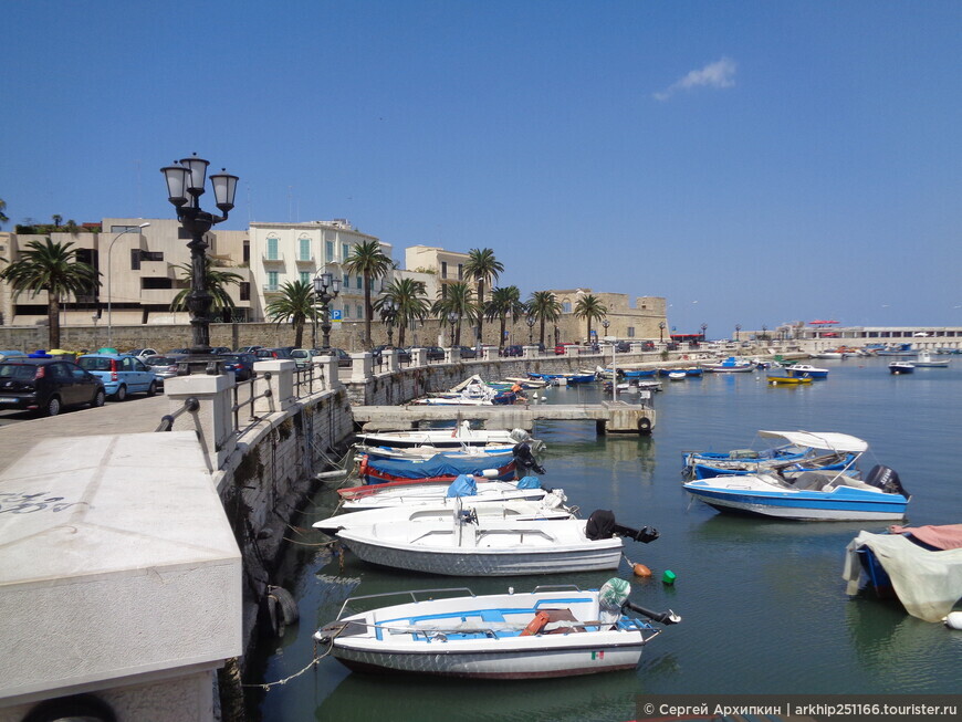 Морская городская набережная Мюрата в Бари — самая длинная в Италии