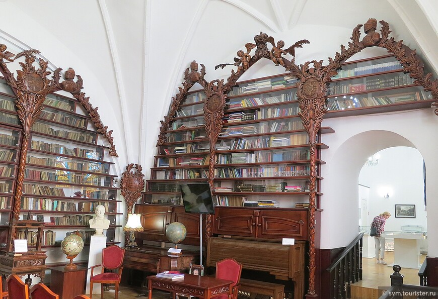Воссозданная по фотографиям Валленродтская библиотека(на фото,ее часть).Считается,что это была одна из первых в Европе светских библиотек,расположенных в храме.