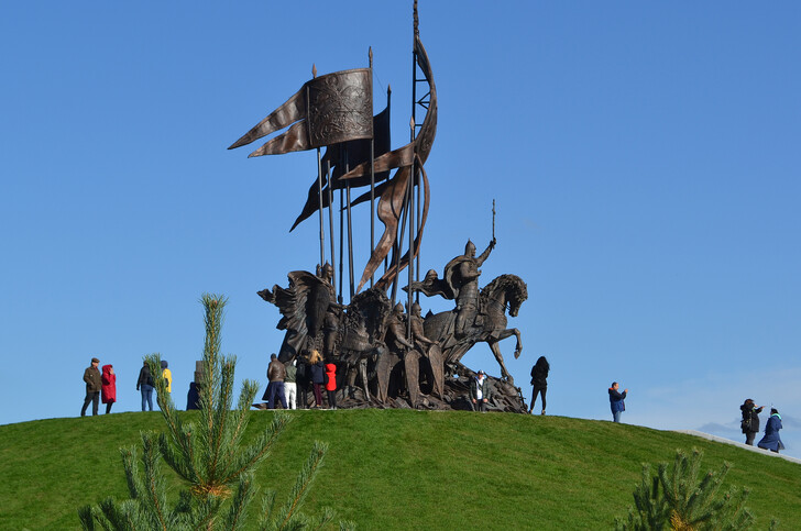 Монумент в честь 800-летия Александра Невского в Самолве