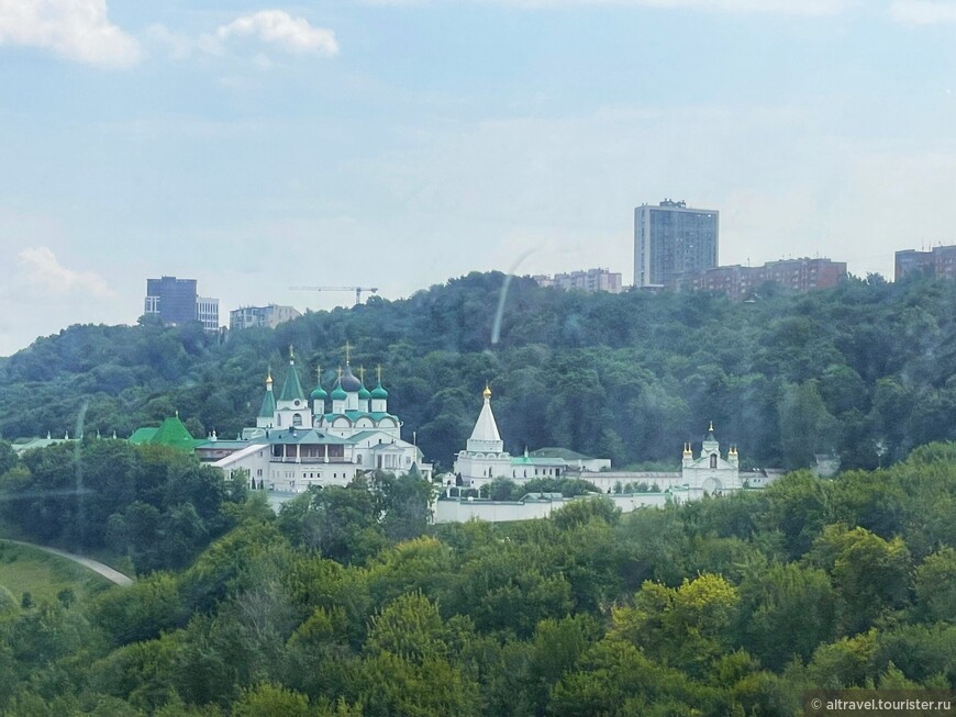 Вид на Печерский Вознесенский монастырь.