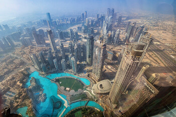 В Дубае открылся самый высокий в мире «бесконечный бассейн» 