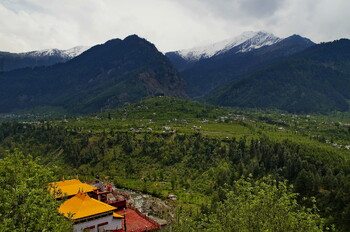 Из-за непогоды в Гималаях погибли несколько десятков человек