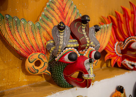 Гара Ракша - эта маска используется в ритуалах для лечения болезней и т. д.