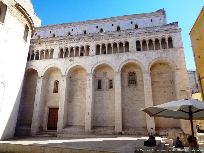 Величественный средневековый Кафедральный собор Сан Сабино 12 века в Бари на юге Италии