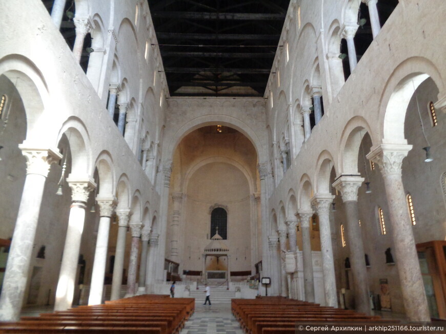 Величественный средневековый Кафедральный собор Сан Сабино 12 века в Бари на юге Италии