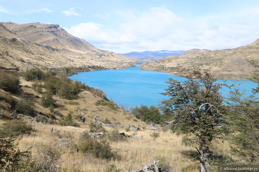  Вода в озере Пехое - ярко-голубого цвета, какой обычно имеет талая ледниковая вода.