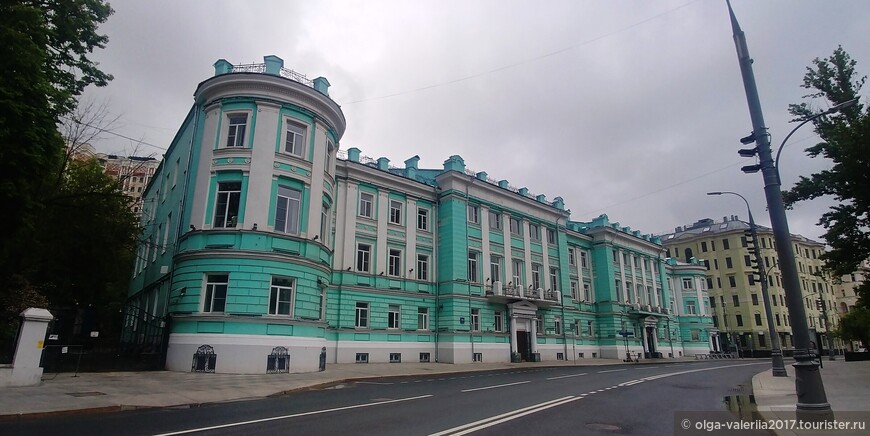  Московский учительский институт (1878—1910-е, архитектор А. А. Никифоров, архитектор Н. П. Никитин). Для института была выкуплена усадьба купцов Засецких, принадлежавшая семье с 1819 года и когда-то являвшаяся крупнейшей в округе.