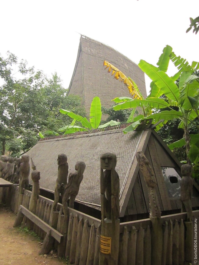Выставка объектов деревянной архитектуры центрального Вьетнама