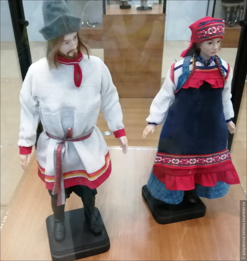 Куклы в костюме русских приленских крестьян