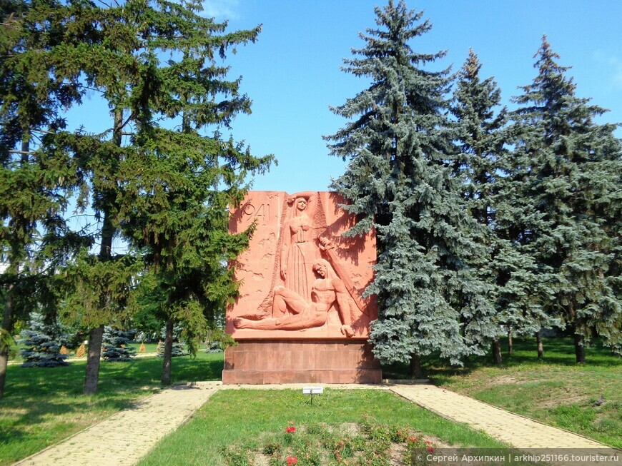 Мемориал Победы и Вечный огонь в Кишиневе