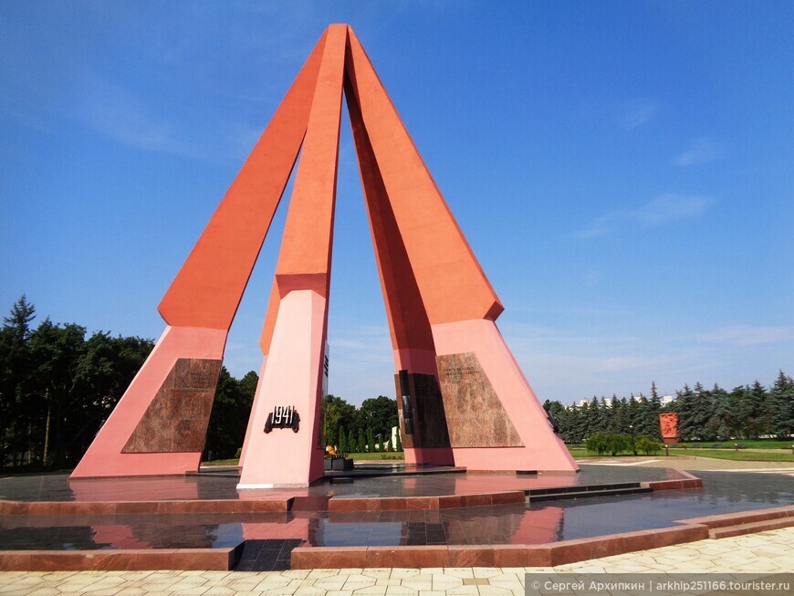 Мемориал Победы и Вечный огонь в Кишиневе
