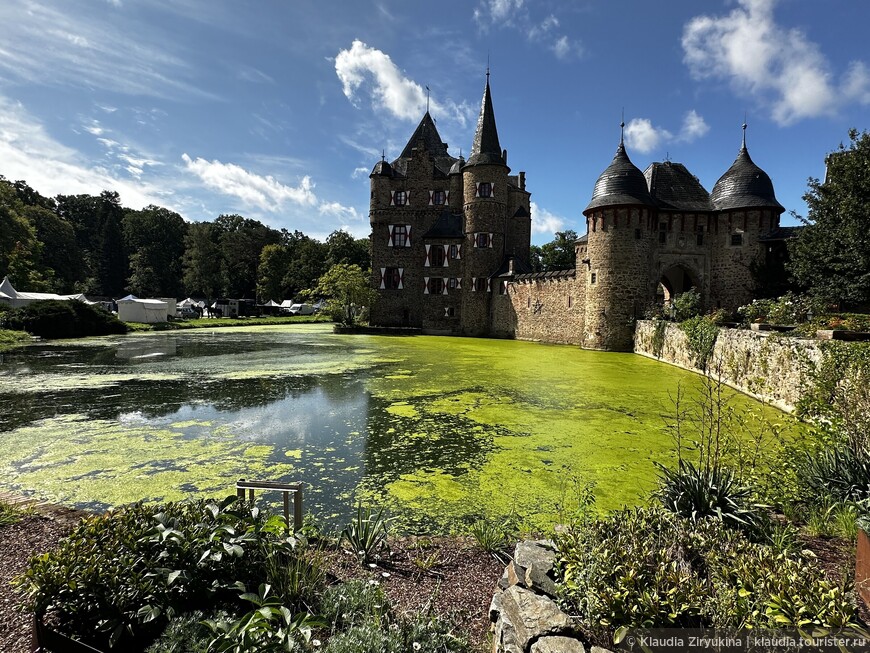 Рыцарский замок на воде