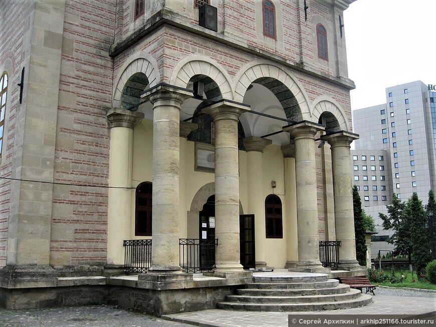 Красивая церковь Барбой в центре города Яссы (Румыния)