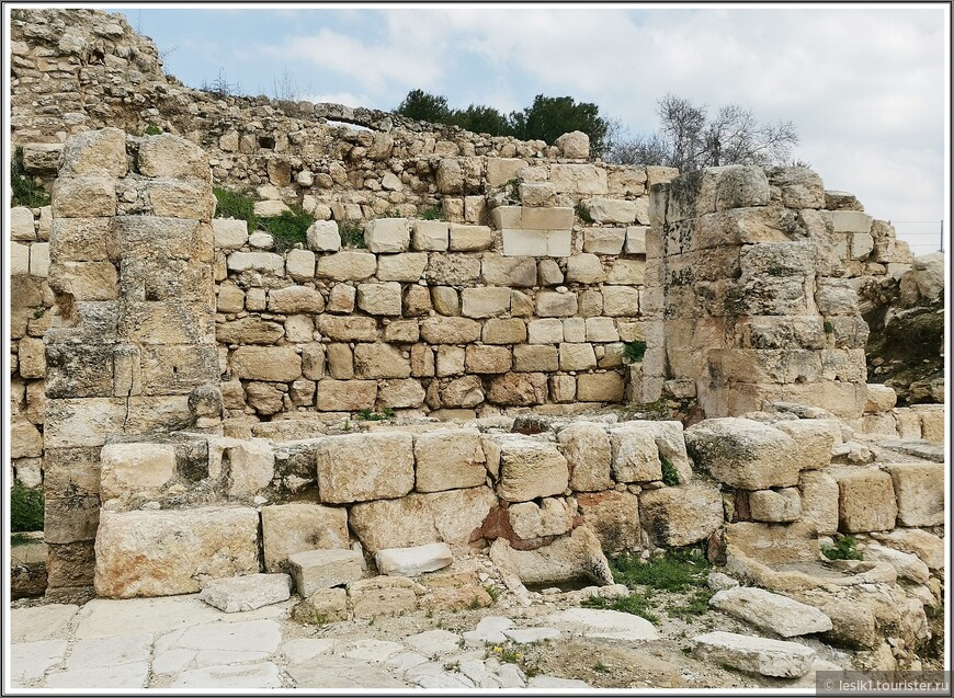 Бейт-Гуврин. Крепость крестоносцев и римские бани