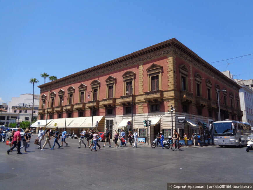 Знаменитый Оперный театр Массимо в Палермо на Сицилии — третий по размерам в Европе