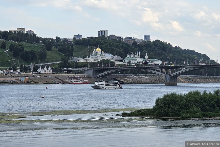 Вид на Канавинский мост и Благовещенский монастырь.