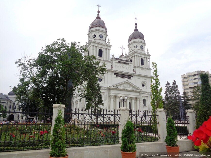Красивый Кафедральный собор Митрополитана в Яссах (Румыния)