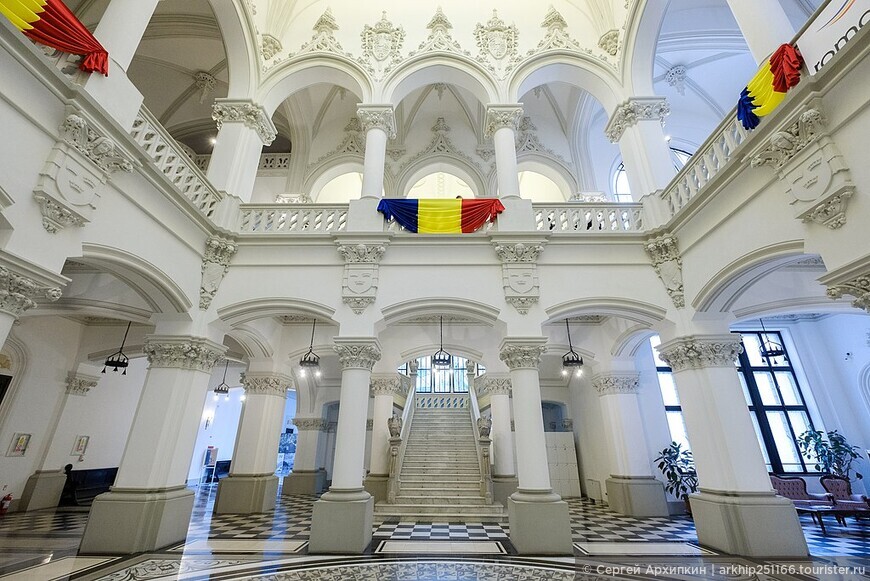 Величественный Дворец Культуры — самое красивое здание в Яссах (Румыния)