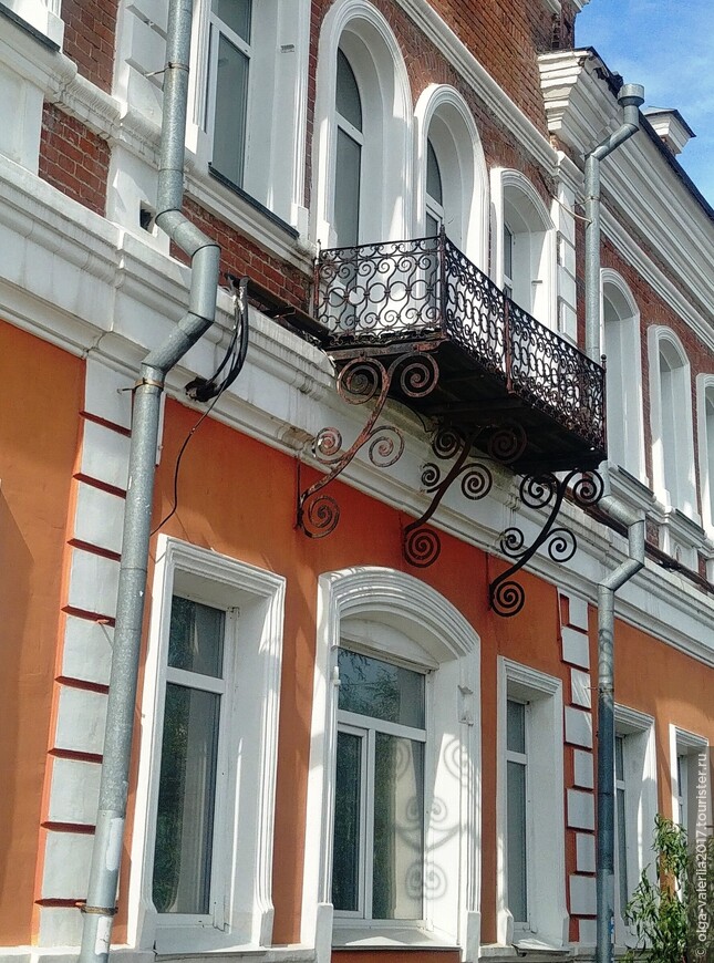Ажурный балкончик на доме купца А. Г. Морозова.