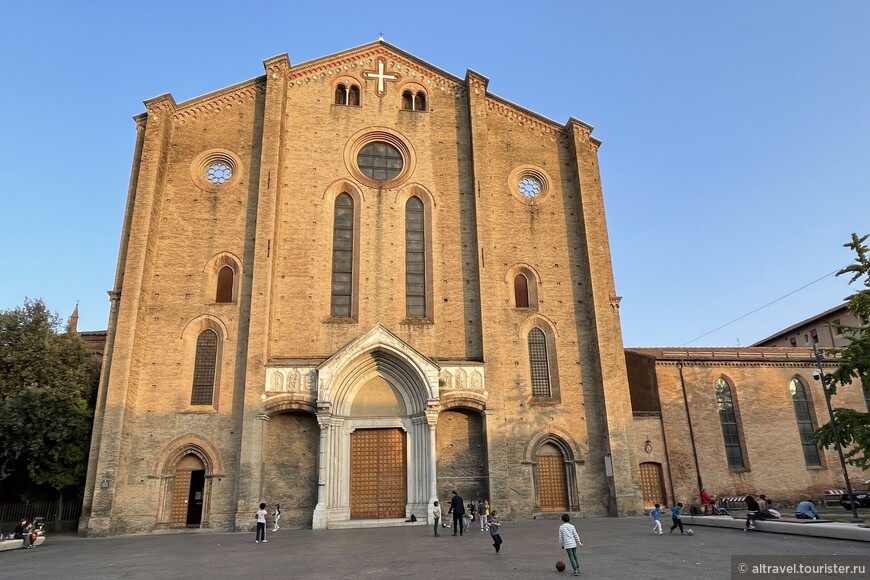 Церковь Святого Франциска - фасад.

