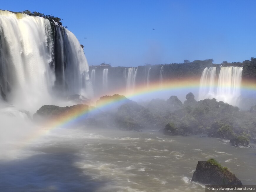 Открытие Бразилии. Игуасу. Водная мощь в окружении радуг