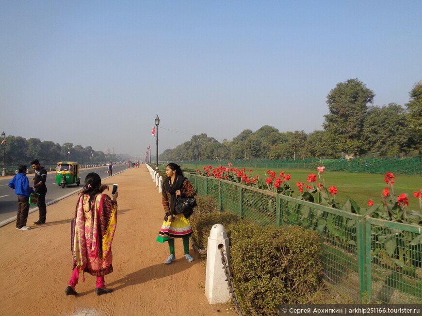 Раджпатх — главный проспект с монументальными строениями в Дели