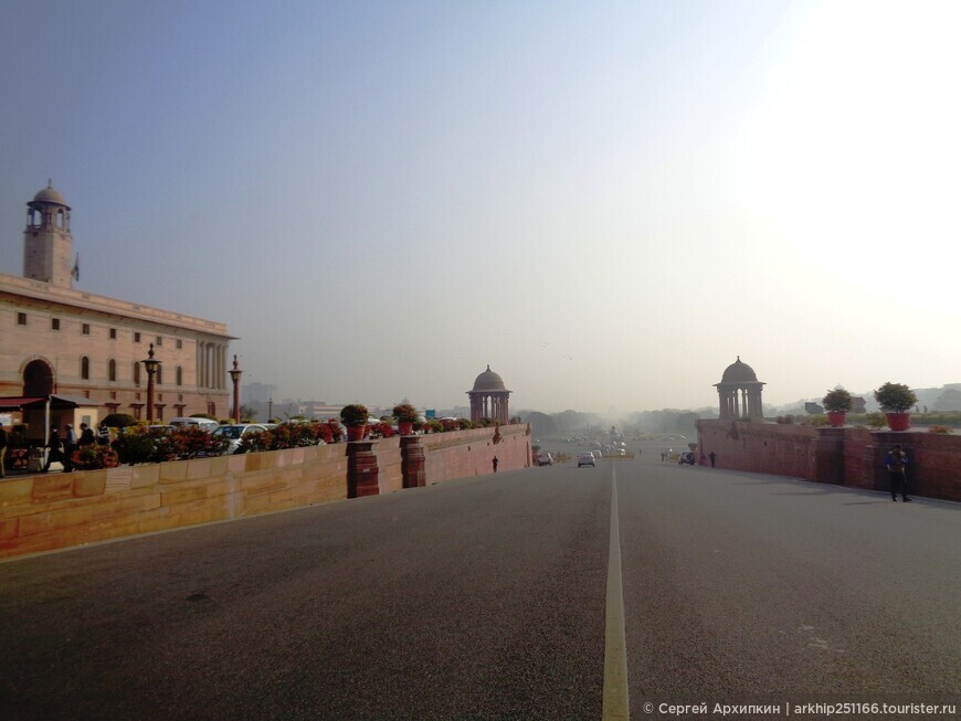 Ворота Индии в Дели — главный военный монумент страны
