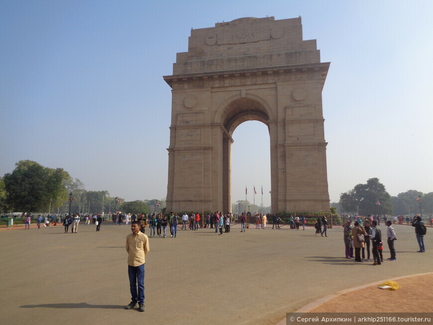 Ворота Индии в Дели — главный военный монумент страны