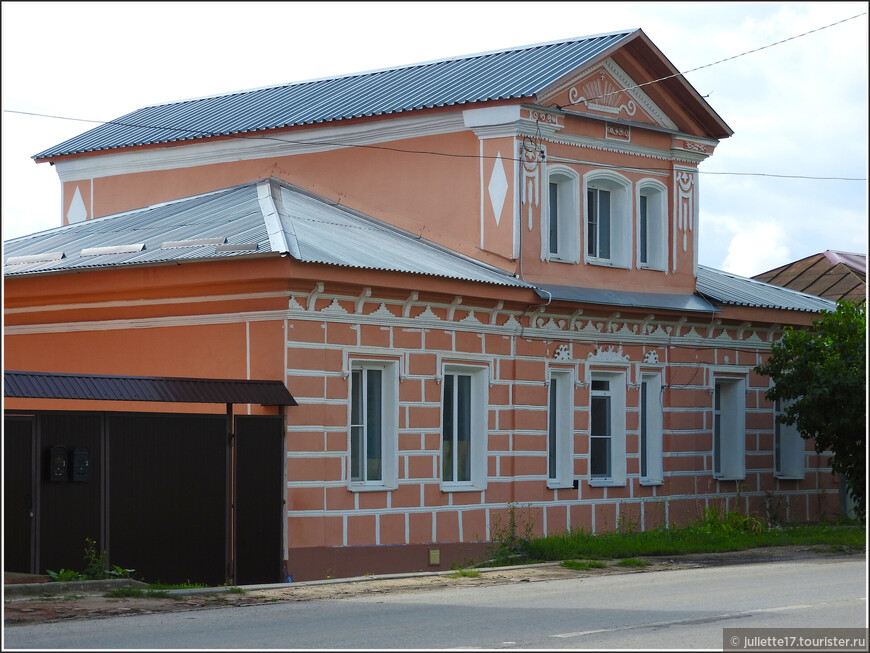 Дом купца Цнихова (недавно отреставрирован), улица Дворянская (ныне - Карла Маркса)