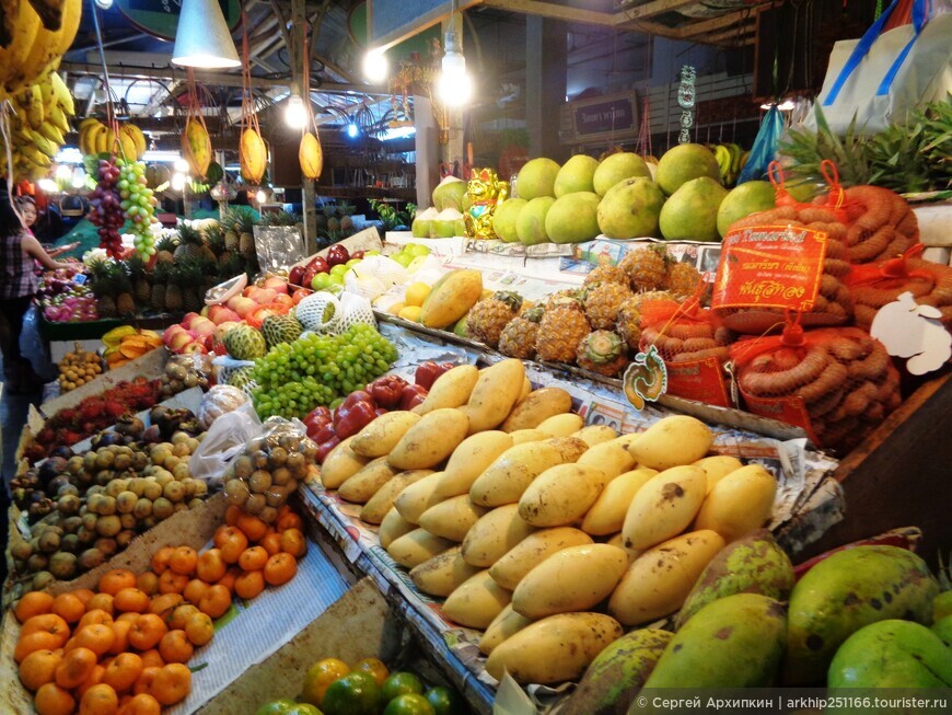 Рынок Банзан на Патонге (Пхукет) — два в одном: днем фруктовый рынок, а вечером — ночной