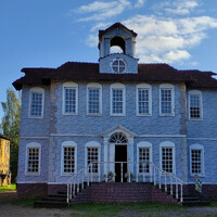 Дом губернатора сохранился лучше других строений.