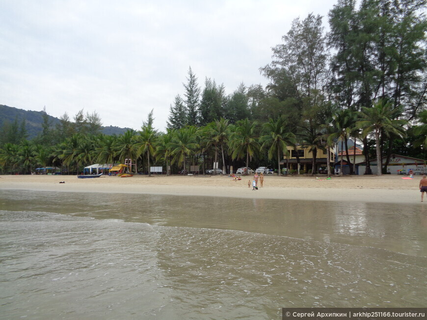 Песочный и большой пляж Камала — к северу от Патонга (Пхукет, Южный Таиланд)