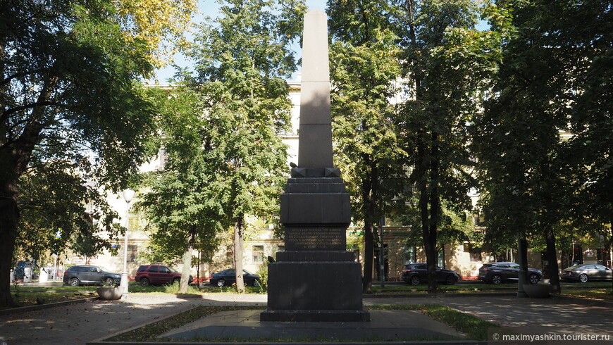 Братская могила 300 воинов, погибших в Отечественной войне 1812 года
