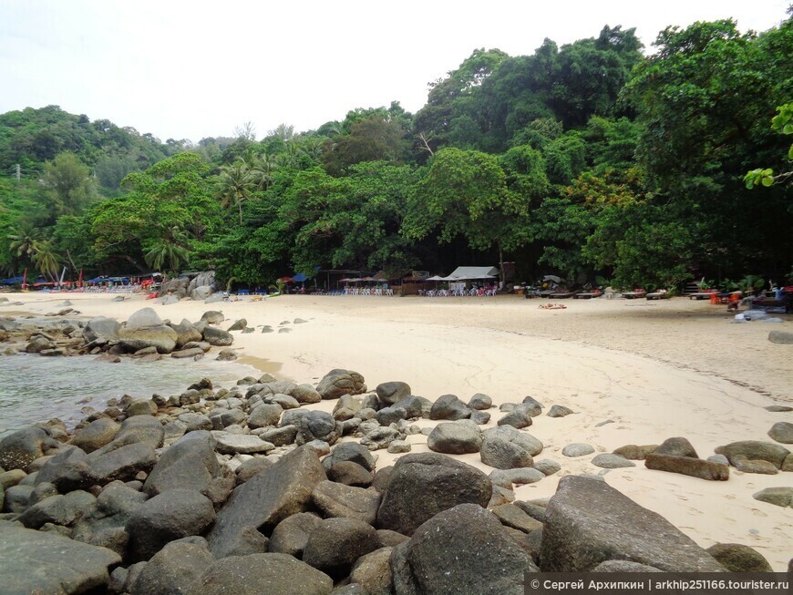 Красивый тропический пляж Лаем Синг в северу от Патонга на острове Пхукет (Южный Таиланд)